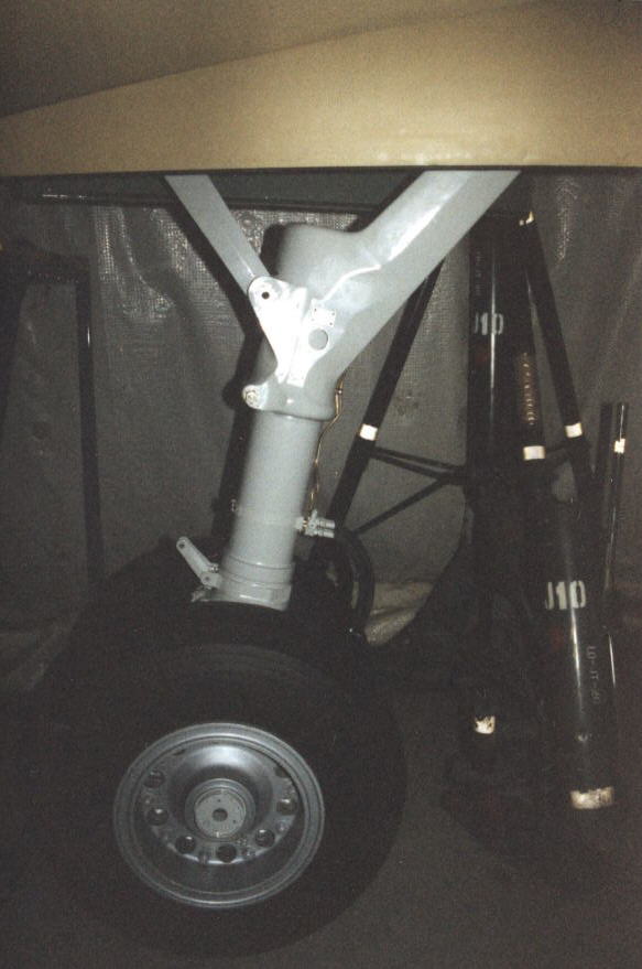 Main landing gear.jpg